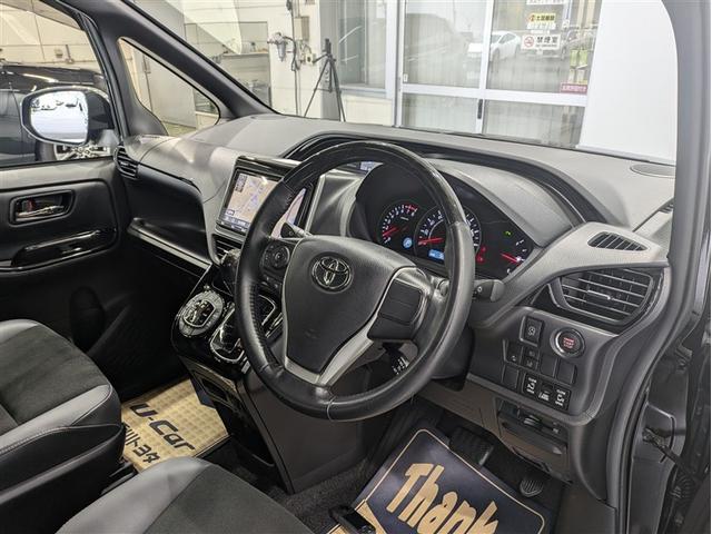 ノア Ｓｉ　ダブルバイビーＩＩＩ　フルセグ　メモリーナビ　ＤＶＤ再生　バックカメラ　衝突被害軽減システム　ＥＴＣ　ドラレコ　両側電動スライド　ＬＥＤヘッドランプ　乗車定員７人　３列シート　ワンオーナー　アイドリングストップ（4枚目）