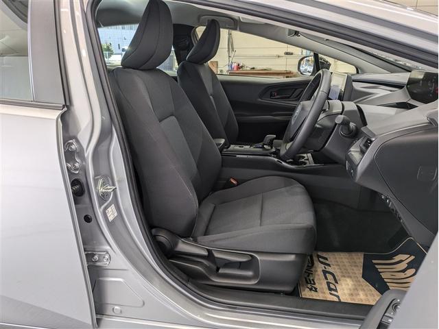 プリウス Ｘ　フルセグ　メモリーナビ　ミュージックプレイヤー接続可　バックカメラ　衝突被害軽減システム　ＥＴＣ　ドラレコ　ＬＥＤヘッドランプ　記録簿　アイドリングストップ（12枚目）