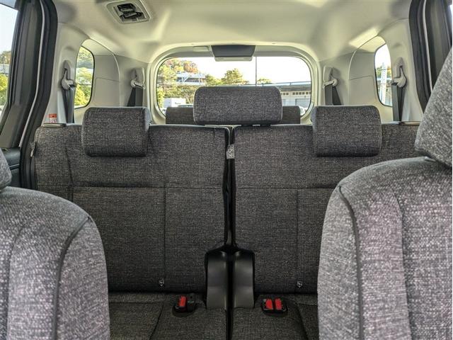 シエンタ ハイブリッドZ フルセグ メモリーナビ DVD再生 ミュージックプレイヤー接続可 後席モニター バックカメラ 衝突被害軽減システム ETC 両側電動スライド LEDヘッドランプ 乗車定員7人 3列シート ワンオーナー(40枚目)