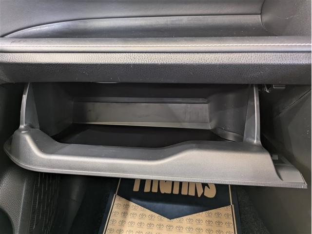 エスクァイア Ｇｉ　プレミアムパッケージ　ブラックテーラード　フルセグ　メモリーナビ　ＤＶＤ再生　バックカメラ　衝突被害軽減システム　ＥＴＣ　ドラレコ　両側電動スライド　ＬＥＤヘッドランプ　乗車定員７人　３列シート　ワンオーナー　アイドリングストップ（9枚目）