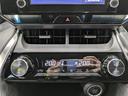 オートエアコン付きなので一度、気温を設定すれば自動的に過ごし易い温度に調整してくれますよ。　車内をいつでも快適空間にしてくれます。