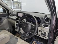 見通しのよいすっきりとした視界で、誰でも運転しやすいです。運転のしやすさは疲れにくさにも繋がりますよ♪ 4
