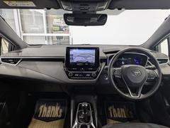 スタイリッシュなデザインのインパネ。各操作スイッチは使いやすい位置に配置されてます。 6