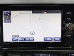 純正ナビを装備。タッチパネル式で使いやすく、お出かけもラクラクです。 7