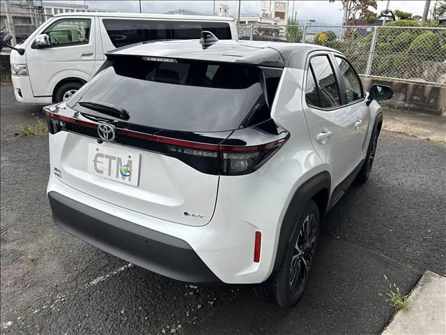 ヤリスクロス ハイブリッドZ 8インチDA Plus パノラミックビューモニター TTM BSM HUD ハンズフリーパワーバックドア ステアリングヒーター F席シートヒーター LEDヘッドランプ 純正フロアマット ETC2.0(14枚目)