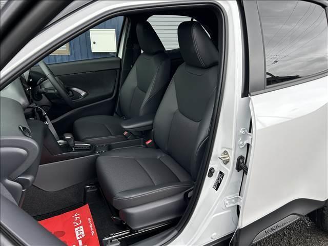 ヤリスクロス ハイブリッドZ 8インチDA Plus パノラミックビューモニター TTM BSM HUD ハンズフリーパワーバックドア ステアリングヒーター F席シートヒーター LEDヘッドランプ 純正フロアマット ETC2.0(42枚目)