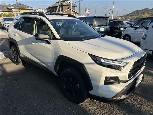 RAV4 ハイブリッドアドベンチャー オフロードパッケージII 10.5インチDA パノラミックビューモニター TSS デジタルインナーミラー前席シートヒーター/ベンチレーションAC100V/1500W ハンズフリーパワーバックドア 純正フロアマット ETC2.0(7枚目)