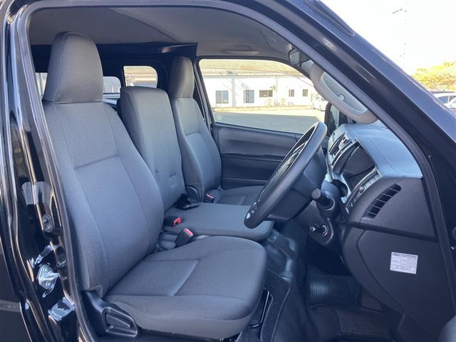 ハイエースバン ロングＤＸ　衝突被害軽減システム　乗車定員６人　ワンオーナー（8枚目）