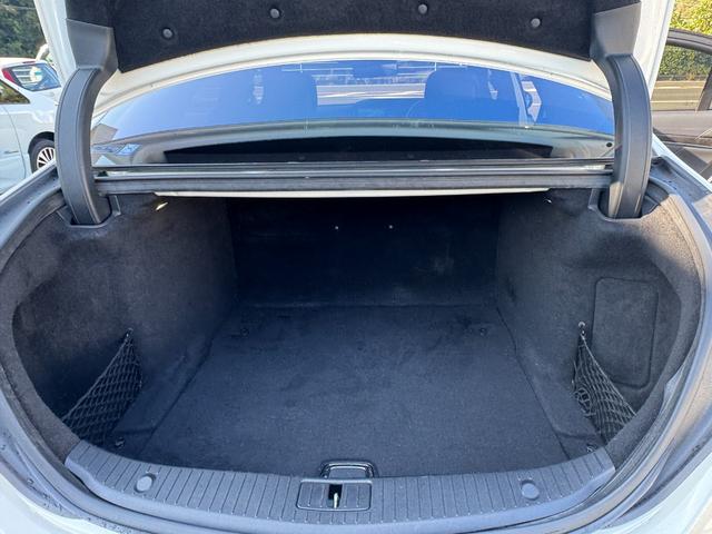 Ｓクラス Ｓ４００ハイブリッド　エクスクルーシブ　ダイヤモンドホワイト　禁煙車　カールソン２０インチアルミホイール　黒本革ベンチレーションシート　パノラミックスライディングガラスサンルーフ　レーダーセーフティーパッケージ　全方位モニター（9枚目）