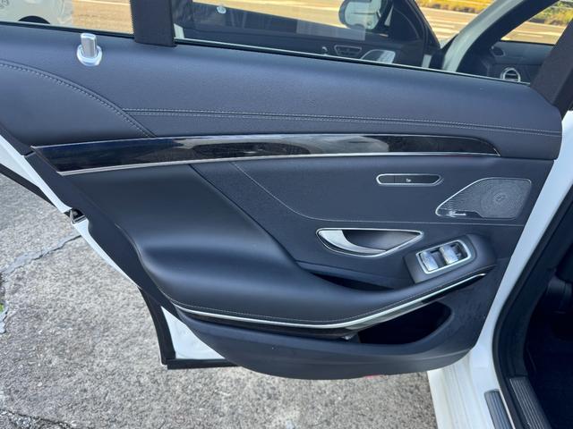 Ｓクラス Ｓ４００ハイブリッド　エクスクルーシブ　ダイヤモンドホワイト　禁煙車　カールソン２０インチアルミホイール　黒本革ベンチレーションシート　パノラミックスライディングガラスサンルーフ　レーダーセーフティーパッケージ　全方位モニター（19枚目）