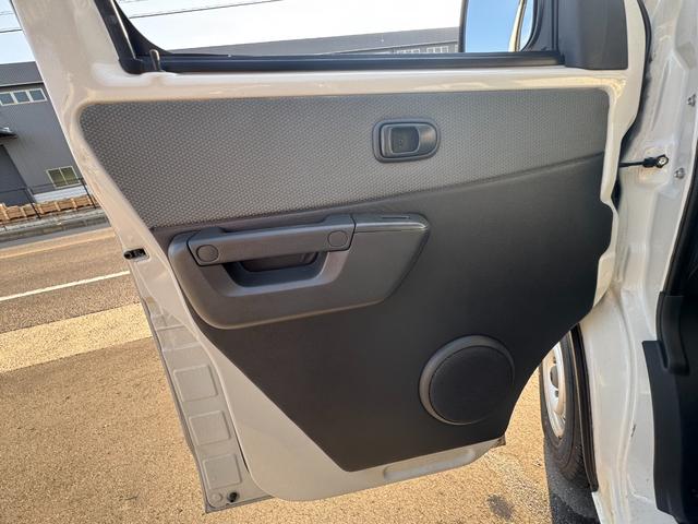 タウンエースバン GL キーレス パワーウィンドウ ポータブルナビ バックカメラ リヤヒーター 社外アルミホイール ルーフキャリア(31枚目)