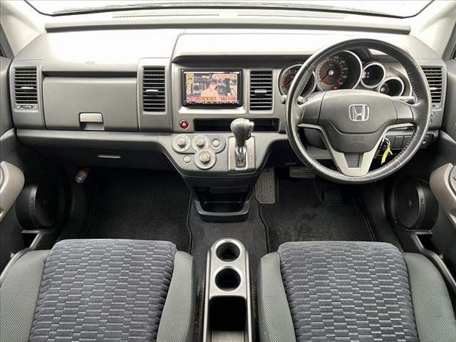 クロスロード ２０Ｘｉ　ＨＩＤ　全ドアオートＰ／Ｗ　ＥＴＣ　電格ミラー　フォグライト　リヤワイパー　スペアキー　チルトステアリング　ミラーウインカー　プライバシーガラス　３列シート　ドリンクホルダー　マット　バイザー　シガー（2枚目）