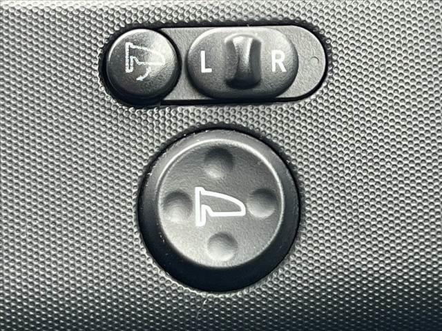 クロスロード ２０Ｘｉ　ＨＩＤ　全ドアオートＰ／Ｗ　ＥＴＣ　電格ミラー　フォグライト　リヤワイパー　スペアキー　チルトステアリング　ミラーウインカー　プライバシーガラス　３列シート　ドリンクホルダー　マット　バイザー　シガー（22枚目）