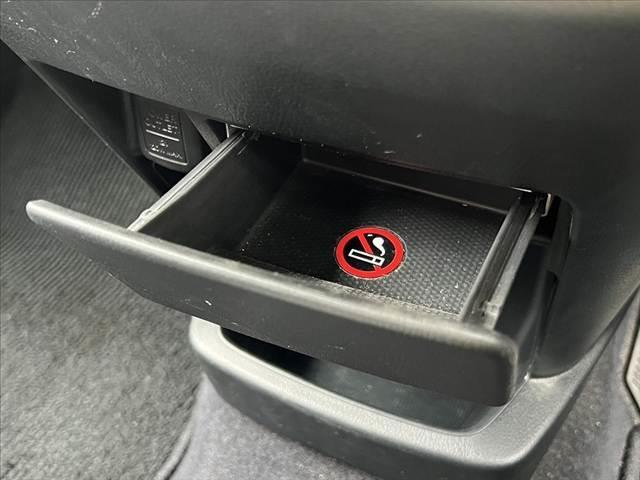 クロスロード ２０Ｘｉ　ＨＩＤ　全ドアオートＰ／Ｗ　ＥＴＣ　電格ミラー　フォグライト　リヤワイパー　スペアキー　チルトステアリング　ミラーウインカー　プライバシーガラス　３列シート　ドリンクホルダー　マット　バイザー　シガー（26枚目）