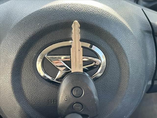 ムーヴ Ｌ　ＳＡＩＩ　車検整備付　スマアシ２　電格　シートリフター　チルトステア　リアワイパー　ＡＣソケット　前席バニティーミラー　レベライザー　カップホルダー　プライバシーガラス　ベンチシート　マット　ドアバイザー（6枚目）