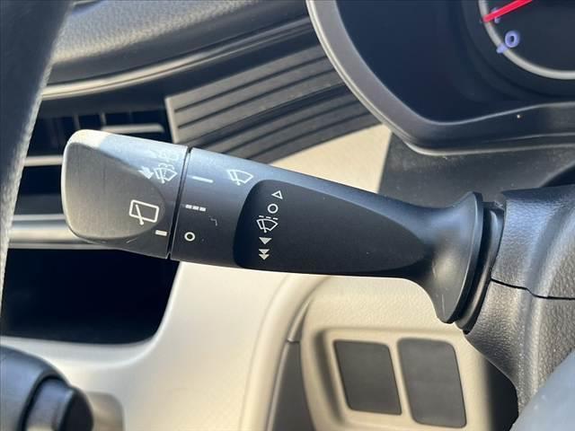 ムーヴ Ｌ　ＳＡＩＩ　車検整備付　スマアシ２　電格　シートリフター　チルトステア　リアワイパー　ＡＣソケット　前席バニティーミラー　レベライザー　カップホルダー　プライバシーガラス　ベンチシート　マット　ドアバイザー（7枚目）