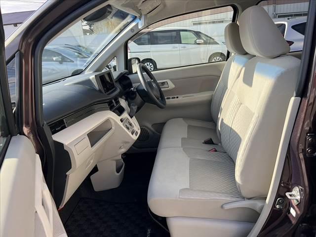 ムーヴ Ｌ　ＳＡＩＩ　車検整備付　スマアシ２　電格　シートリフター　チルトステア　リアワイパー　ＡＣソケット　前席バニティーミラー　レベライザー　カップホルダー　プライバシーガラス　ベンチシート　マット　ドアバイザー（17枚目）