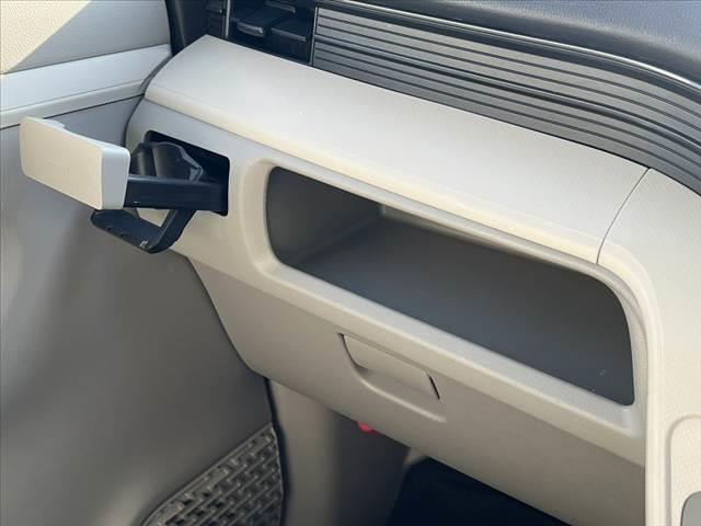 ムーヴ Ｌ　ＳＡＩＩ　車検整備付　スマアシ２　電格　シートリフター　チルトステア　リアワイパー　ＡＣソケット　前席バニティーミラー　レベライザー　カップホルダー　プライバシーガラス　ベンチシート　マット　ドアバイザー（22枚目）