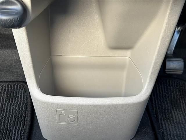 ムーヴ Ｌ　ＳＡＩＩ　車検整備付　スマアシ２　電格　シートリフター　チルトステア　リアワイパー　ＡＣソケット　前席バニティーミラー　レベライザー　カップホルダー　プライバシーガラス　ベンチシート　マット　ドアバイザー（26枚目）