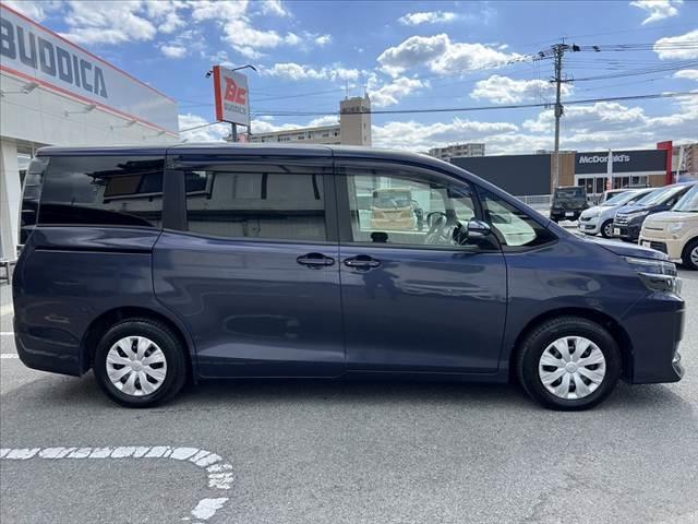 ヴォクシー Ｘ　社外ＳＤナビ　フルセグ　ＤＶＤ　ブルートゥース　Ｂカメラ　電動スライド　リモコンキー　電動格納ミラー　Ａライト　Ａストップ　シートリフター　ステリモ　Ｒシェード　Ｐガラス　ＨＤＭＩ　バニティーミラー（12枚目）