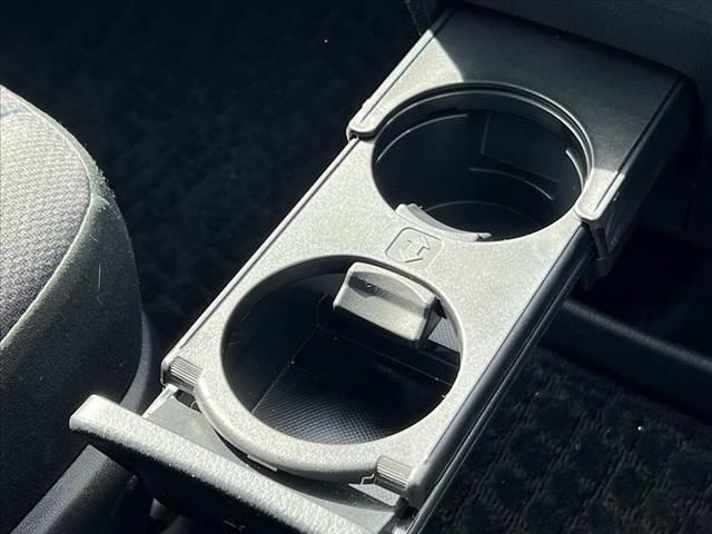 ヴォクシー Ｘ　社外ＳＤナビ　フルセグ　ＤＶＤ　ブルートゥース　Ｂカメラ　電動スライド　リモコンキー　電動格納ミラー　Ａライト　Ａストップ　シートリフター　ステリモ　Ｒシェード　Ｐガラス　ＨＤＭＩ　バニティーミラー（32枚目）