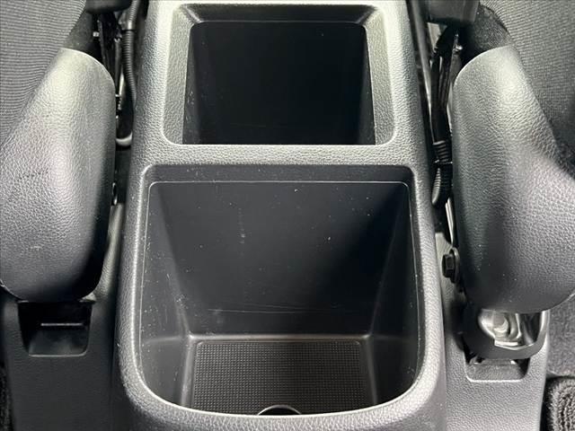 フィット １３Ｇ・Ｆパッケージ　禁煙車　純正ＣＤオーディオ　スマートキー　アイドリングストップ　プッシュスタート　ＥＣＯＮ　プライバシーガラス　ＡＣシガーソケット　電動格納ミラー　横滑り防止　バニティーミラー　チルトステア（23枚目）