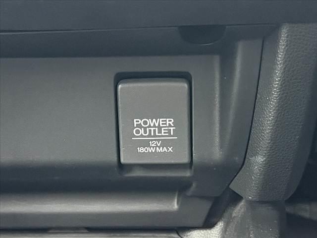 フィット １３Ｇ・Ｆパッケージ　禁煙車　純正ＣＤオーディオ　スマートキー　アイドリングストップ　プッシュスタート　ＥＣＯＮ　プライバシーガラス　ＡＣシガーソケット　電動格納ミラー　横滑り防止　バニティーミラー　チルトステア（28枚目）