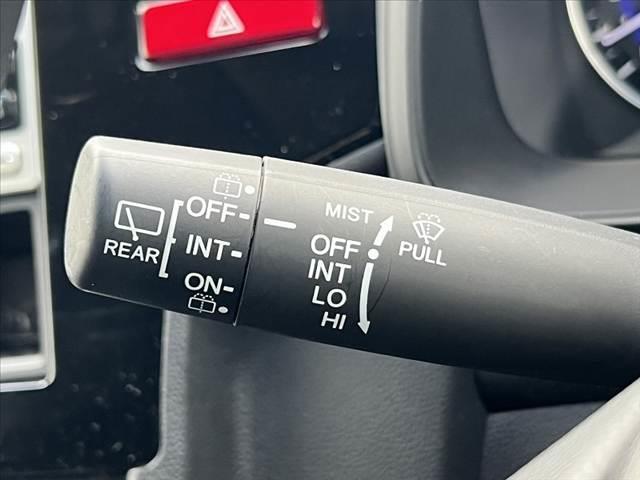 フィット １３Ｇ・Ｆパッケージ　禁煙車　純正ＣＤオーディオ　スマートキー　アイドリングストップ　プッシュスタート　ＥＣＯＮ　プライバシーガラス　ＡＣシガーソケット　電動格納ミラー　横滑り防止　バニティーミラー　チルトステア（31枚目）