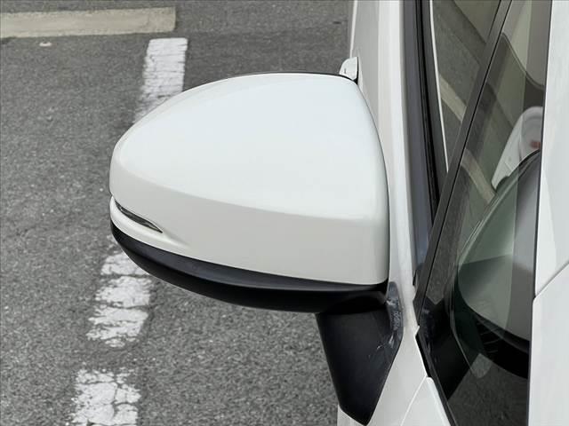 フィット １３Ｇ・Ｆパッケージ　禁煙車　純正ＣＤオーディオ　スマートキー　アイドリングストップ　プッシュスタート　ＥＣＯＮ　プライバシーガラス　ＡＣシガーソケット　電動格納ミラー　横滑り防止　バニティーミラー　チルトステア（35枚目）