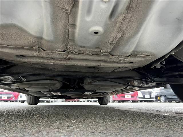 フィット １３Ｇ・Ｆパッケージ　禁煙車　純正ＣＤオーディオ　スマートキー　アイドリングストップ　プッシュスタート　ＥＣＯＮ　プライバシーガラス　ＡＣシガーソケット　電動格納ミラー　横滑り防止　バニティーミラー　チルトステア（48枚目）