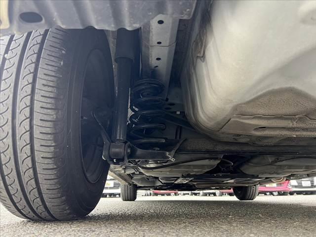 フィット １３Ｇ・Ｆパッケージ　禁煙車　純正ＣＤオーディオ　スマートキー　アイドリングストップ　プッシュスタート　ＥＣＯＮ　プライバシーガラス　ＡＣシガーソケット　電動格納ミラー　横滑り防止　バニティーミラー　チルトステア（49枚目）