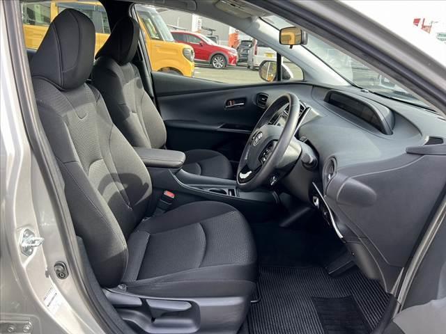 プリウス S 車検整備付 禁煙車 後期 社外SDナビ/ブルートゥース Bカメラ ETC セーフティセンス ステリモ クルコン スマートキー Pスタート オートライト 電格 Aハイビーム LEDヘッド シートリフター(16枚目)