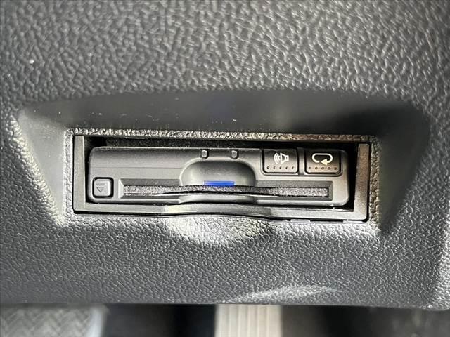 プリウス S 車検整備付 禁煙車 後期 社外SDナビ/ブルートゥース Bカメラ ETC セーフティセンス ステリモ クルコン スマートキー Pスタート オートライト 電格 Aハイビーム LEDヘッド シートリフター(25枚目)