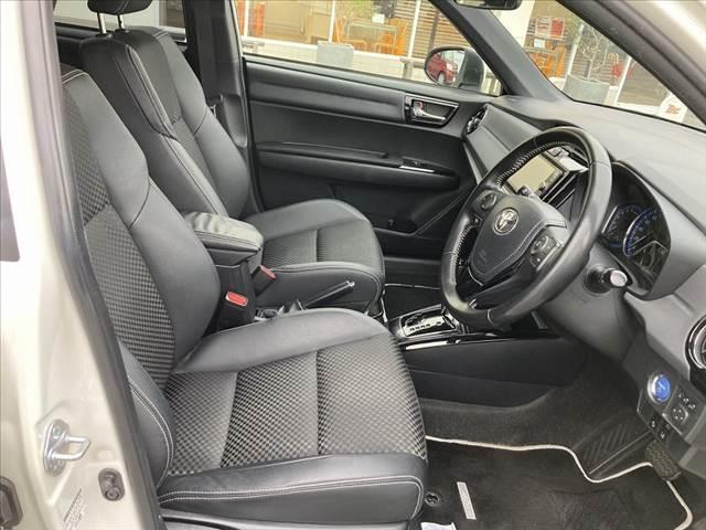 カローラフィールダー ハイブリッドＧ　ダブルバイビー　中期　社外ＳＤナビ　フルセグ　ＢＴ　Ｂカメラ　スマートキー　Ｐスタート　ＥＴＣ　シートヒーター　ＬＥＤヘッド　セーフティＣ　ハーフレザーシート　ＬＤＡ　オートライト　革巻きステア　電格　Ｐガラス（16枚目）