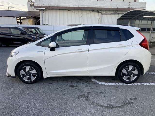 フィットハイブリッド Ｌパッケージ　車検整備付　エアロ　社外ＳＤナビ　フルセグ　ＤＶＤ再生　Ｂカメラ　ＥＴＣ　スマートキー　Ｐスタート　ＬＥＤヘッド　クルコン　Ａストップ　Ａライト　電格　ＡＣシガーソケット　ＳＲＳエアバッグ（11枚目）