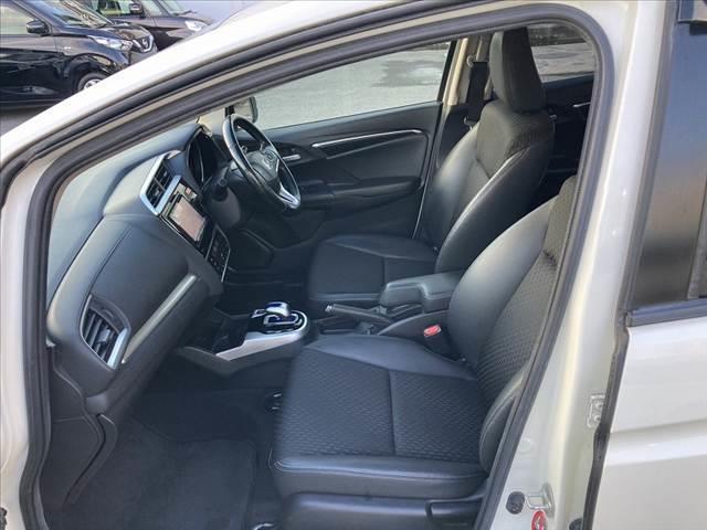 フィットハイブリッド Ｌパッケージ　車検整備付　エアロ　社外ＳＤナビ　フルセグ　ＤＶＤ再生　Ｂカメラ　ＥＴＣ　スマートキー　Ｐスタート　ＬＥＤヘッド　クルコン　Ａストップ　Ａライト　電格　ＡＣシガーソケット　ＳＲＳエアバッグ（17枚目）