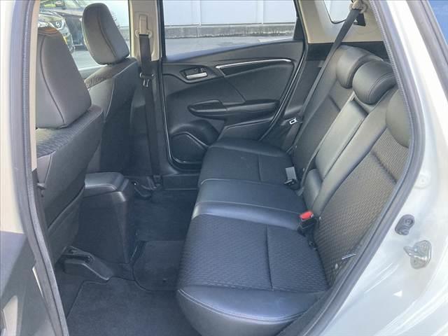 フィットハイブリッド Ｌパッケージ　車検整備付　エアロ　社外ＳＤナビ　フルセグ　ＤＶＤ再生　Ｂカメラ　ＥＴＣ　スマートキー　Ｐスタート　ＬＥＤヘッド　クルコン　Ａストップ　Ａライト　電格　ＡＣシガーソケット　ＳＲＳエアバッグ（19枚目）