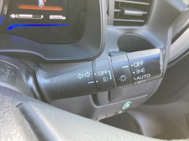 フィットハイブリッド Ｌパッケージ　車検整備付　エアロ　社外ＳＤナビ　フルセグ　ＤＶＤ再生　Ｂカメラ　ＥＴＣ　スマートキー　Ｐスタート　ＬＥＤヘッド　クルコン　Ａストップ　Ａライト　電格　ＡＣシガーソケット　ＳＲＳエアバッグ（26枚目）