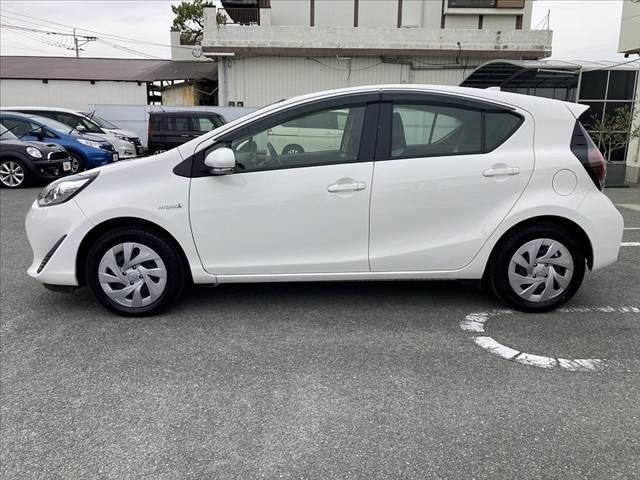 アクア L 車検整備付 後期 社外SDナビ Bluetooth バックカメラ ETC リモコンキー スペアキー 電格レベライザー セキュリティアラーム ACシガーソケット エアバッグ 横滑防止 バニティミラー(11枚目)