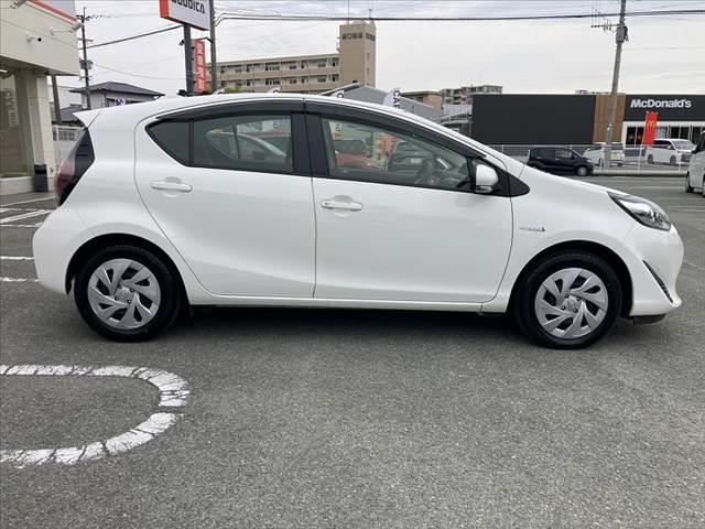 アクア L 車検整備付 後期 社外SDナビ Bluetooth バックカメラ ETC リモコンキー スペアキー 電格レベライザー セキュリティアラーム ACシガーソケット エアバッグ 横滑防止 バニティミラー(12枚目)