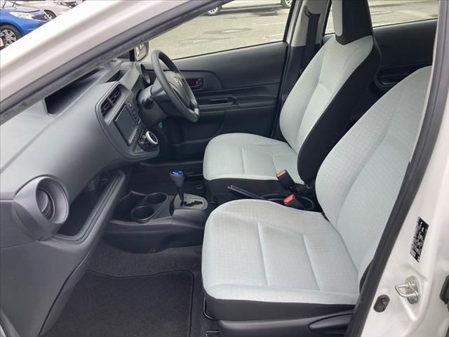 アクア L 車検整備付 後期 社外SDナビ Bluetooth バックカメラ ETC リモコンキー スペアキー 電格レベライザー セキュリティアラーム ACシガーソケット エアバッグ 横滑防止 バニティミラー(17枚目)