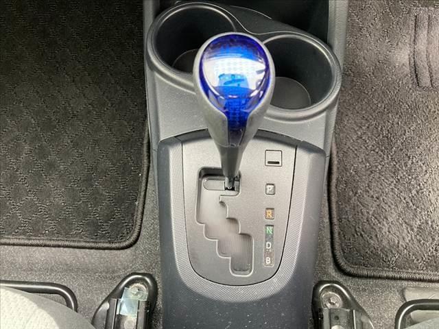 アクア L 車検整備付 後期 社外SDナビ Bluetooth バックカメラ ETC リモコンキー スペアキー 電格レベライザー セキュリティアラーム ACシガーソケット エアバッグ 横滑防止 バニティミラー(23枚目)