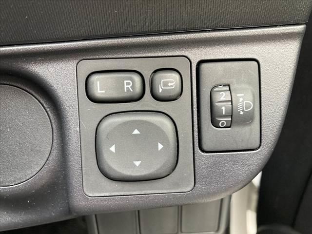 アクア L 車検整備付 後期 社外SDナビ Bluetooth バックカメラ ETC リモコンキー スペアキー 電格レベライザー セキュリティアラーム ACシガーソケット エアバッグ 横滑防止 バニティミラー(26枚目)