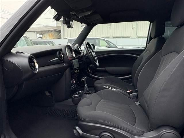 MINI クーパーS クラブマン 後期 社外SDナビ フルセグ Bluetooth DVD再生 バックカメラ ETC クルーズコントロール ステアリングリモコン スマートキー Pスタート パドルシフト ACシガーソケット エアバッグ(17枚目)