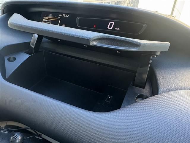 セレナ B 車検整備付 禁煙車 中期 純正SDナビ/フルセグ/ブルートゥース バックカメラ クルーズコントロール ステアリングリモコン オートライト スマートキー Pスタート Aストップ 電格ミラー Pガラス(35枚目)