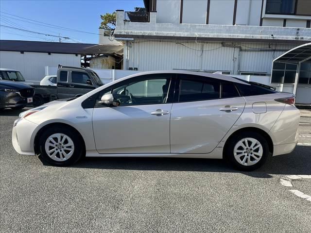 プリウス Ｓ　車検整備付　セーフティセンス　社外ＳＤナビ　フルセグ　ＤＶＤ　ブルートゥース　Ｂカメラ　スマートキーＸ２　Ｐガラス　Ｐスタート　ステリモ　ＥＴＣ　電格　クルコン　横滑り防止　ＬＥＤヘッドライト（11枚目）