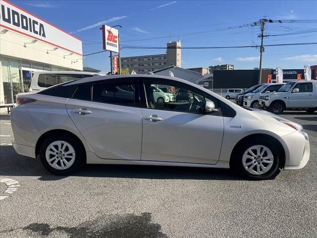 プリウス Ｓ　車検整備付　セーフティセンス　社外ＳＤナビ　フルセグ　ＤＶＤ　ブルートゥース　Ｂカメラ　スマートキーＸ２　Ｐガラス　Ｐスタート　ステリモ　ＥＴＣ　電格　クルコン　横滑り防止　ＬＥＤヘッドライト（12枚目）