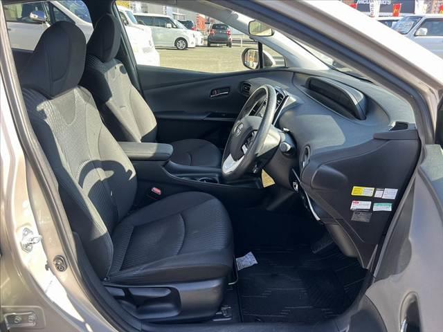 プリウス Ｓ　車検整備付　セーフティセンス　社外ＳＤナビ　フルセグ　ＤＶＤ　ブルートゥース　Ｂカメラ　スマートキーＸ２　Ｐガラス　Ｐスタート　ステリモ　ＥＴＣ　電格　クルコン　横滑り防止　ＬＥＤヘッドライト（16枚目）