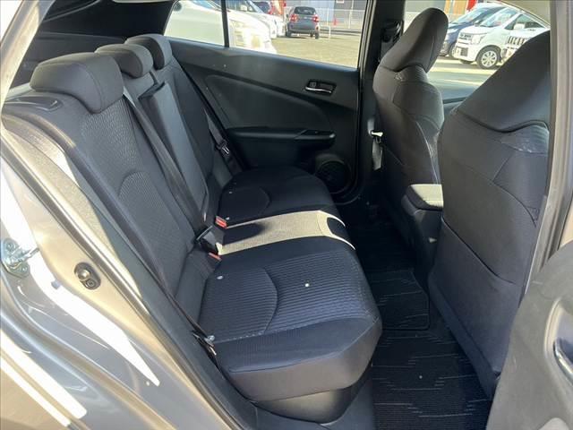 プリウス Ｓ　車検整備付　セーフティセンス　社外ＳＤナビ　フルセグ　ＤＶＤ　ブルートゥース　Ｂカメラ　スマートキーＸ２　Ｐガラス　Ｐスタート　ステリモ　ＥＴＣ　電格　クルコン　横滑り防止　ＬＥＤヘッドライト（18枚目）