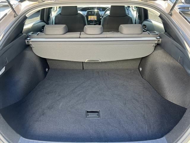 プリウス Ｓ　車検整備付　セーフティセンス　社外ＳＤナビ　フルセグ　ＤＶＤ　ブルートゥース　Ｂカメラ　スマートキーＸ２　Ｐガラス　Ｐスタート　ステリモ　ＥＴＣ　電格　クルコン　横滑り防止　ＬＥＤヘッドライト（20枚目）